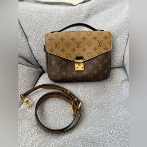 Louis Vuitton Pochette Metis Reverse Monogram